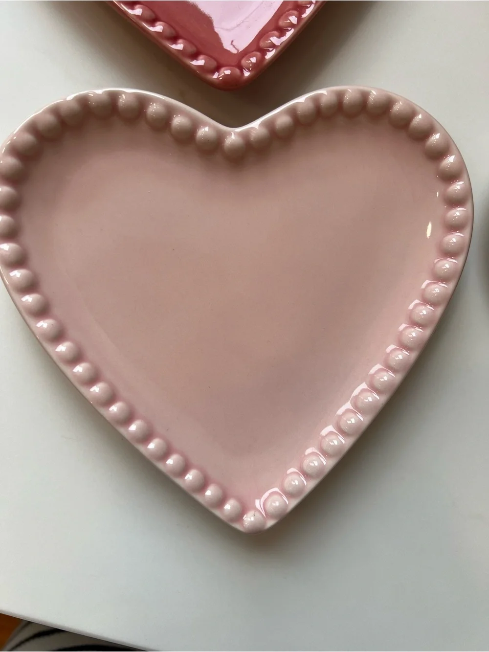 Williams Sonoma Heart Shaped Ceramic Dessert Plates (4) in original box - Picture 5 of 9